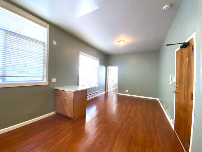 Building Photo - 1037 Clay St