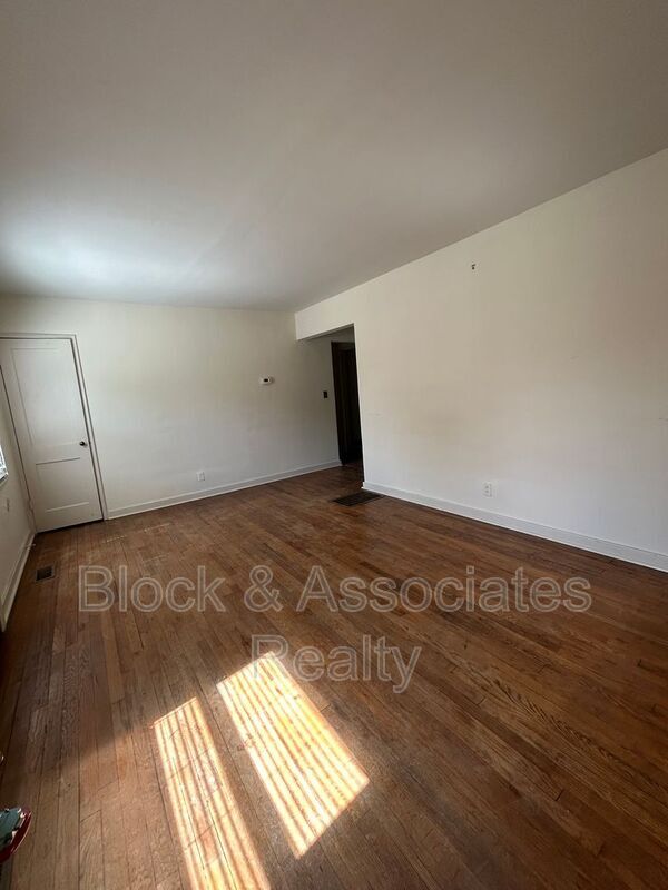 Foto del edificio - 2509 Miller Park Cir