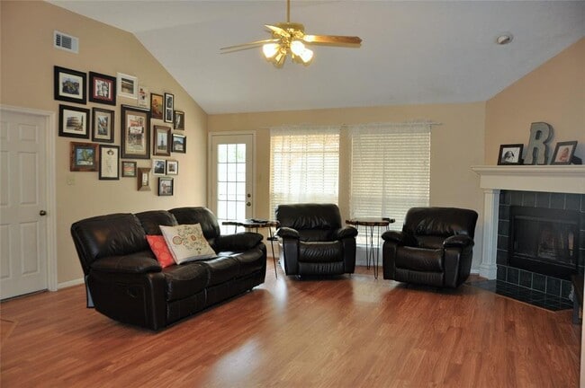 Building Photo - 1002 Abbott Dr