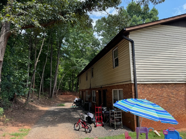 Foto del edificio - 147 Woodland Dr