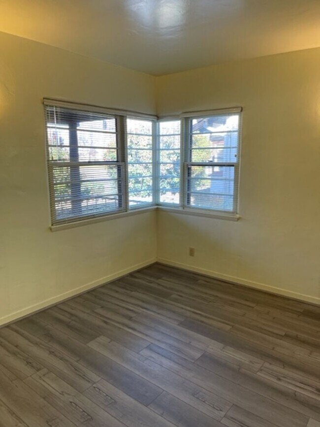 Building Photo - ELEV1817