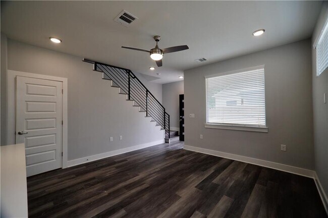 Building Photo - 6811 Porter St