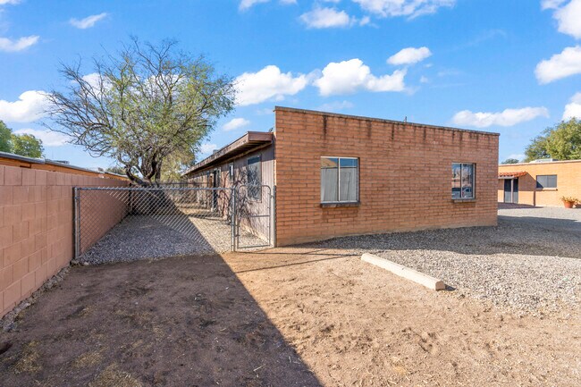 Foto del edificio - 4535 E Bellevue St