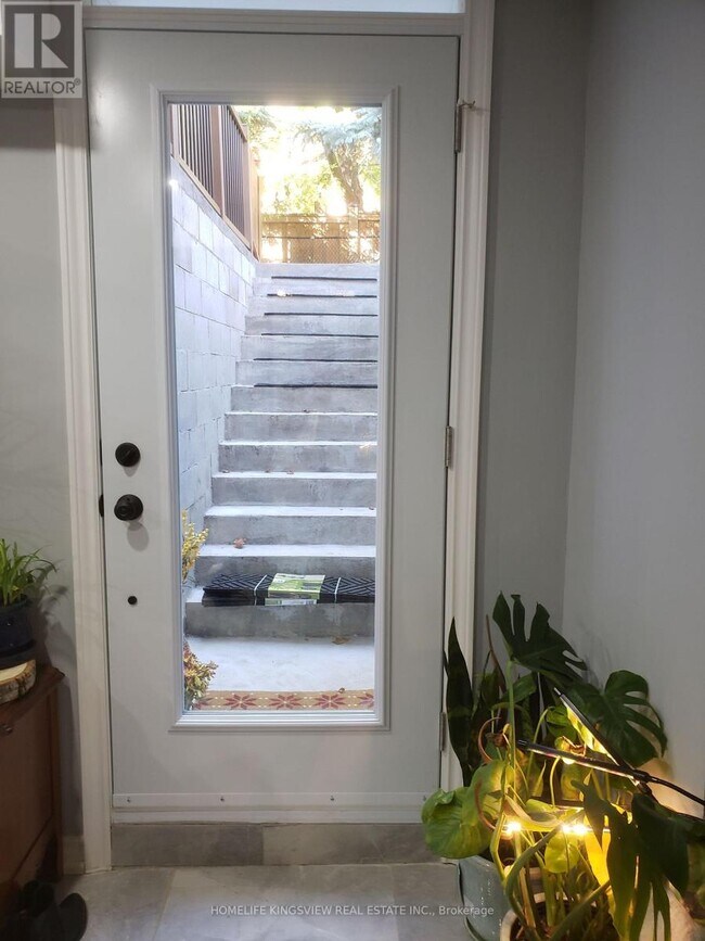 Photo du bâtiment - 24 Weston Crescent