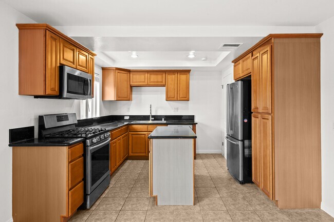 Building Photo - 18333 Hatteras St