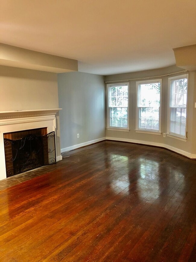 Photo - 939 25th St NW Apartment