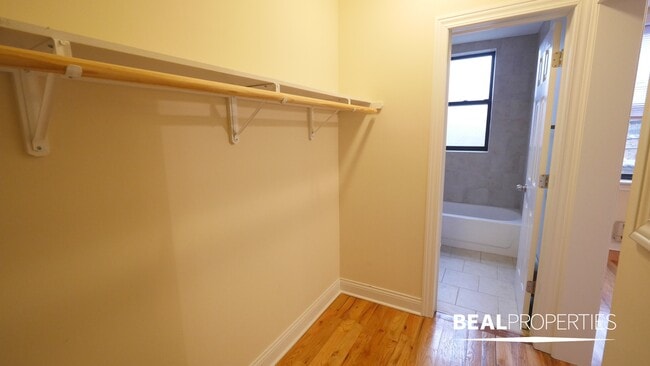 Building Photo - 818 W Diversey Pkwy
