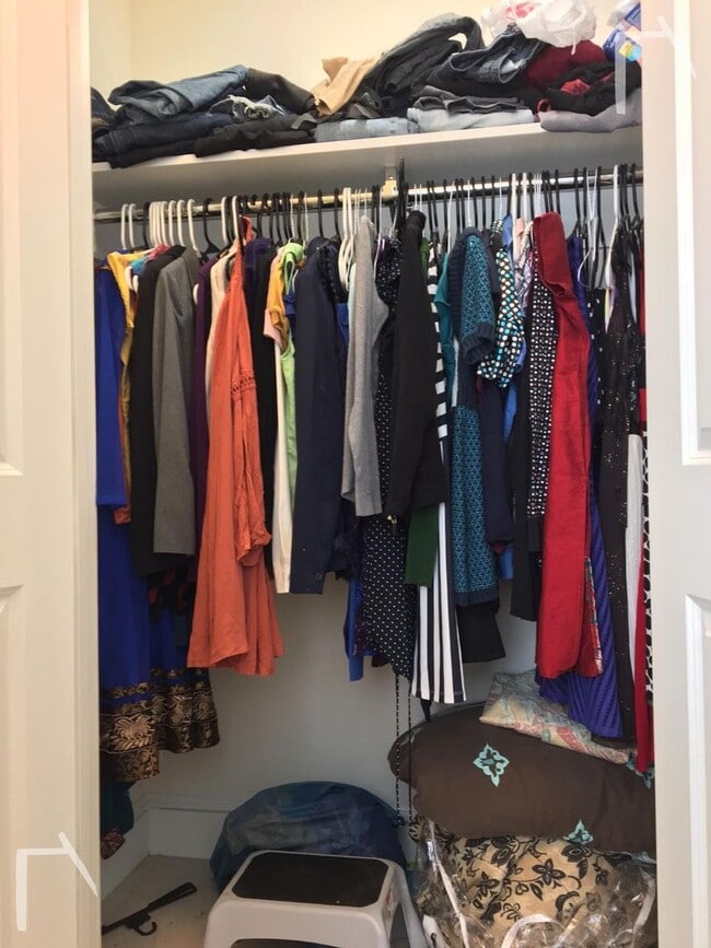 Foto del edificio - Nicely renovated 1 bed unit located near the Green Line.