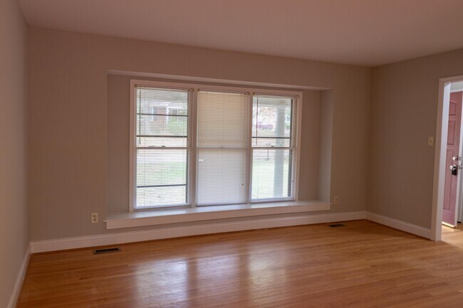 Building Photo - 417 Landerwood Ln
