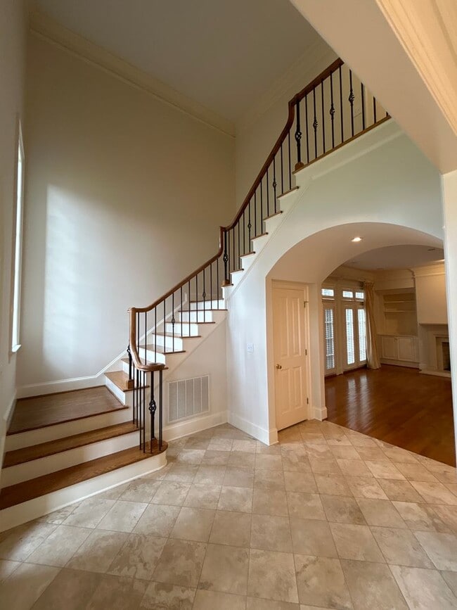 Building Photo - Myers Park - T.R. Lawing Realty Property