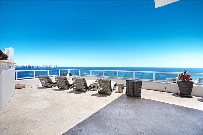Building Photo - 4401 Collins Ave