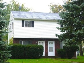 Building Photo - 2900 Crehore St