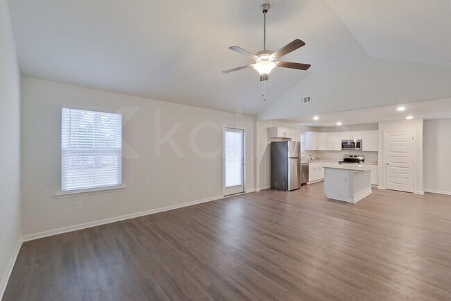 Foto del edificio - 114 Western Red Cedar Dr