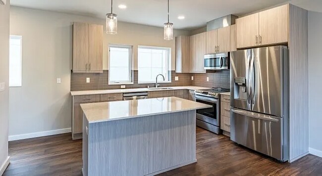 Foto del edificio - Brand New Pinehurst Home with Hardwood Floors & Easy I-5 Access