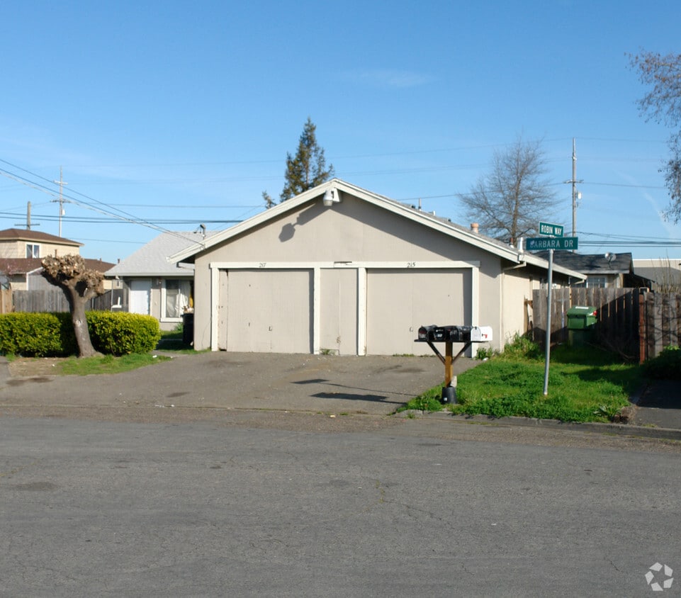 Building Photo - 215-221 Barbara Dr