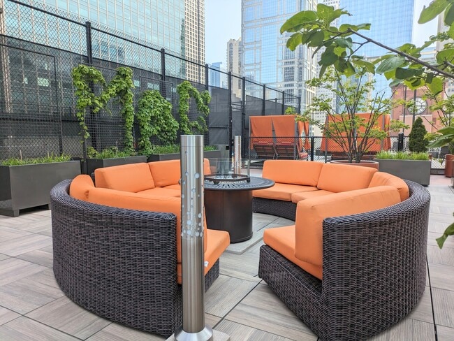 Photo - 345 N La Salle Dr Apartment