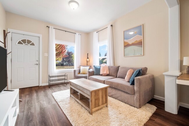 Building Photo - 4116 S Thompson Ave