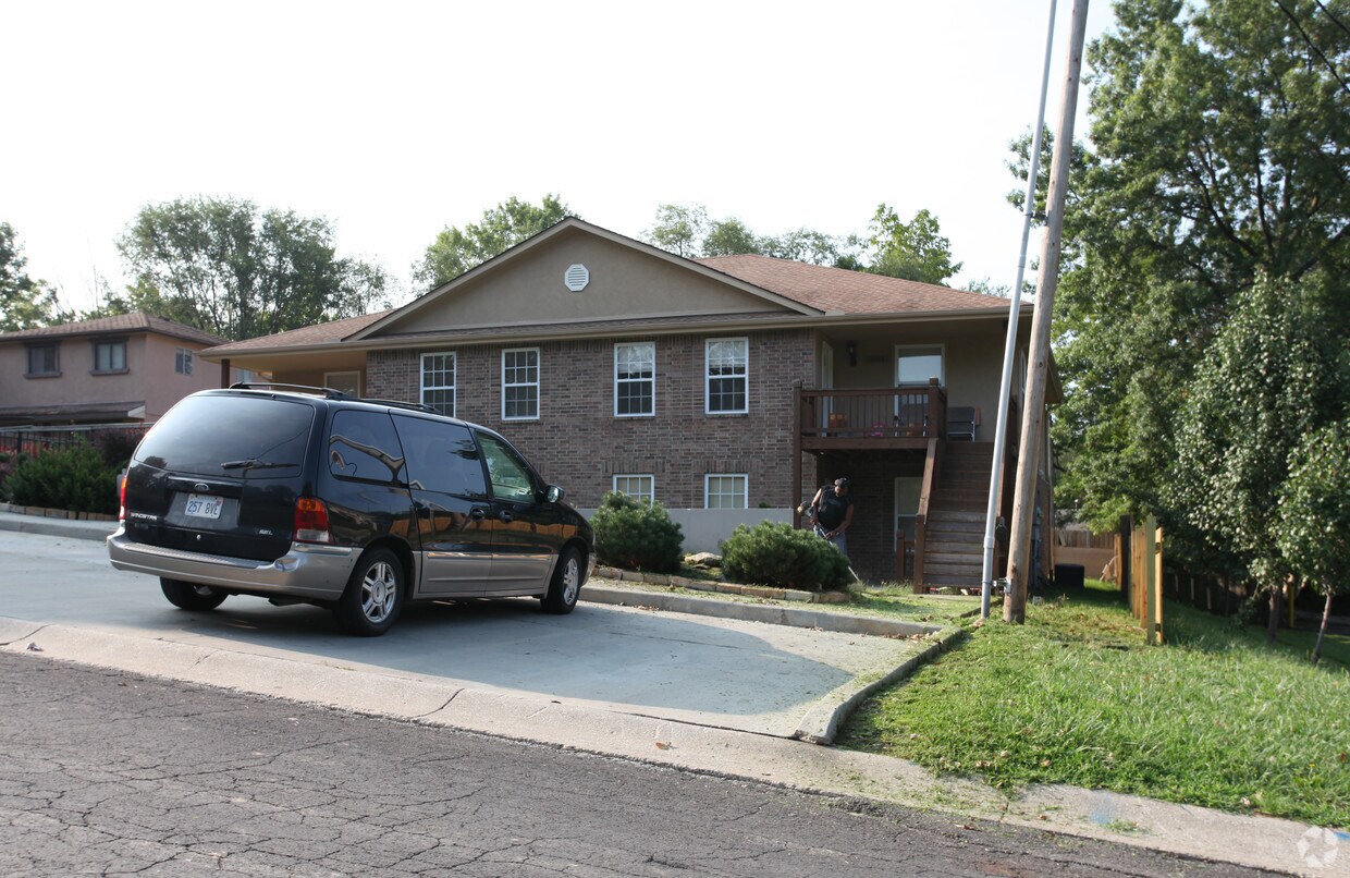 232 Pratt Ave, Bonner Springs, KS 66012 Apartments in Bonner Springs