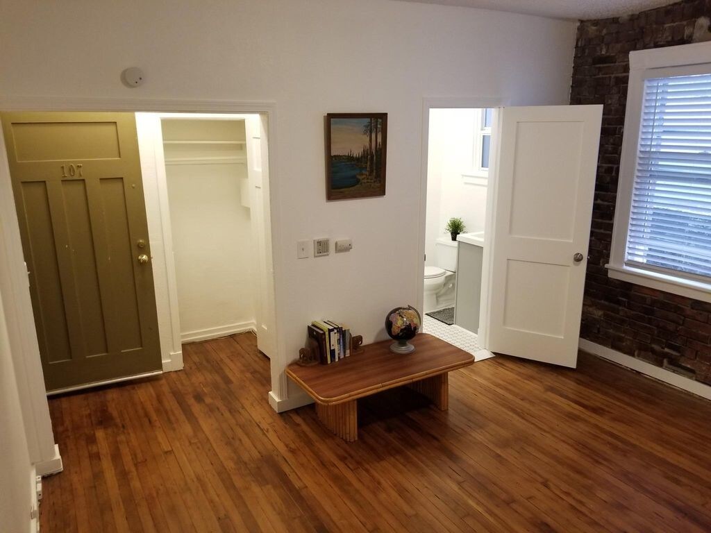 Foto principal - 1628 Bellevue Ave