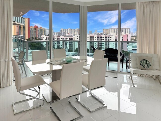 Foto del edificio - 250 Sunny Isles Blvd