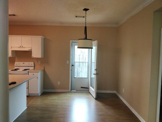 Foto del edificio - 517 McGregor Ct