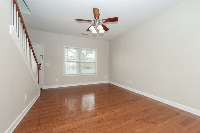 Foto del edificio - 8002 Starling Ct