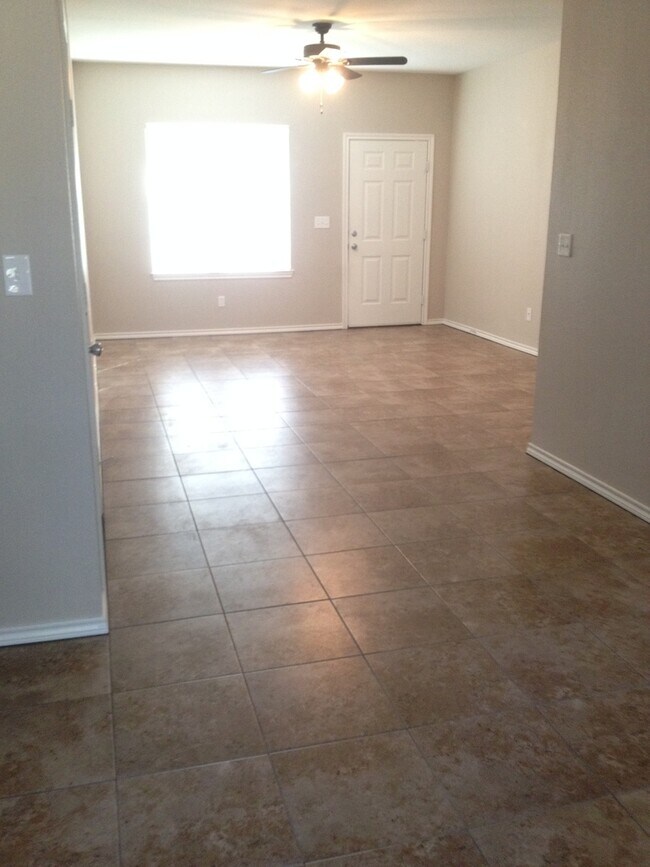 Foto del edificio - Coming Soon: 2 Bedroom Duplex in Lindale!