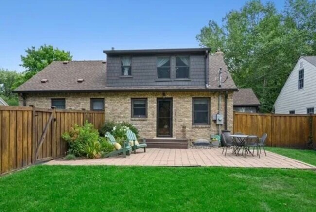 parte trasera de la casa - 3810 Huntington Ave