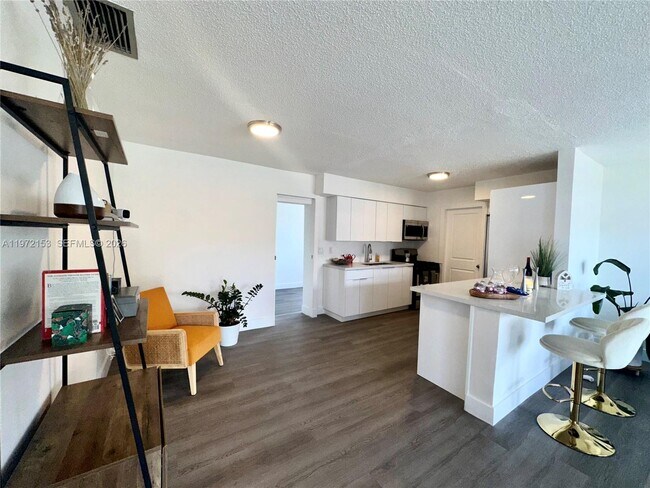 Foto del edificio - 9040 NW 26th Pl