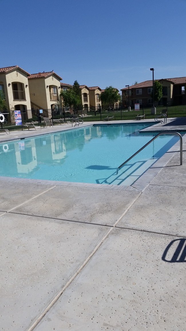 Piscina - Larkspur Village