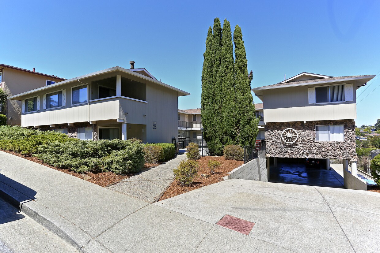 Primary Photo - 1205 Geraldine Way