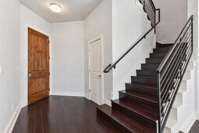 Foto del edificio - 8110 RANCH ROAD 2222