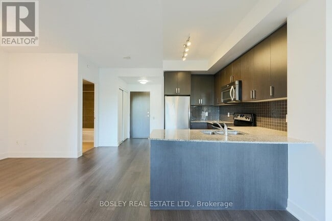 Building Photo - 7608 Yonge St