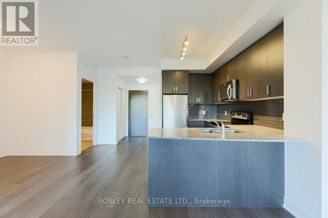 Photo du bâtiment - 7608 Yonge St