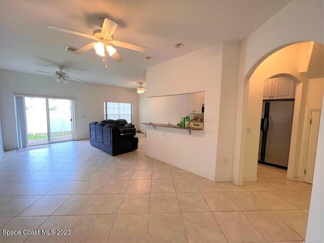 Foto del edificio - 8595 Canaveral Blvd