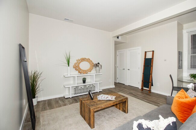 Building Photo - 1395 Union St