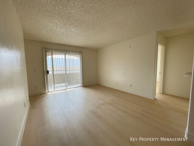 Foto del edificio - 5220 Mission Carmel Ln