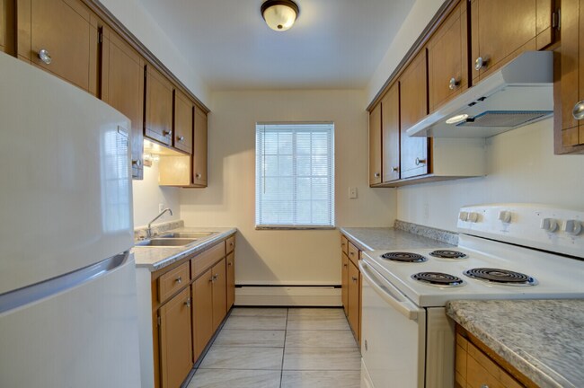 Building Photo - 4811 Cadieux Rd