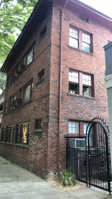 Primary Photo - 1019 H St