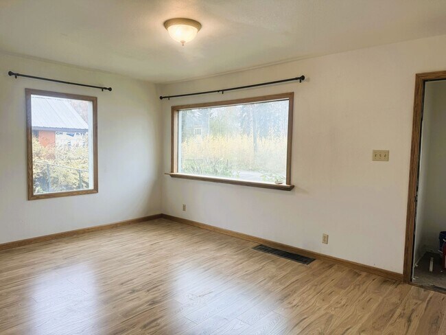 Building Photo - 8th Ave- 125/129 - KN