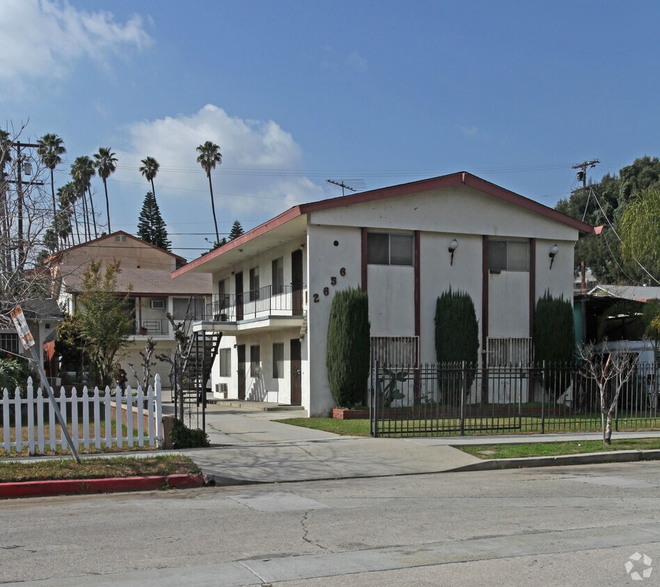 Primary Photo - 2656-2658 Moss Ave
