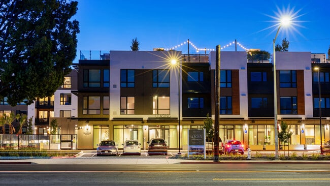 Building Photo - Lorien