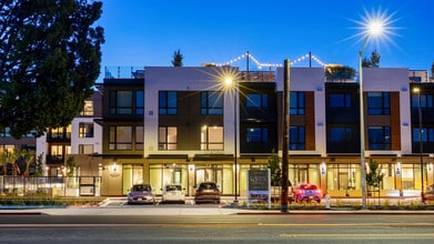 Building Photo - Lorien