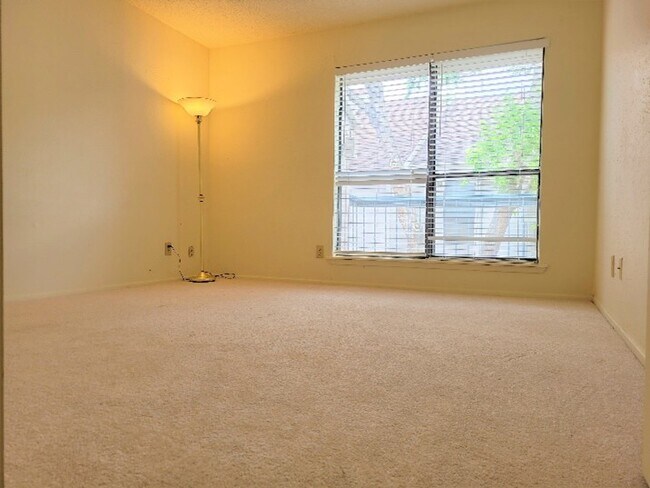 Bed Room - 7900 N Stadium Dr