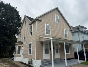 Building Photo - 702 Broad St