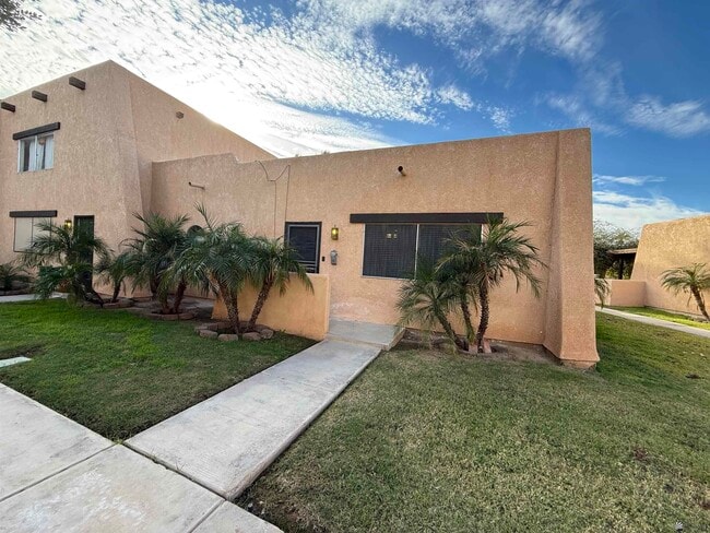 Building Photo - 2490 W Yowell Ct