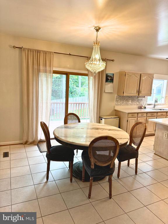 Building Photo - 2 Royal Dominion Ct