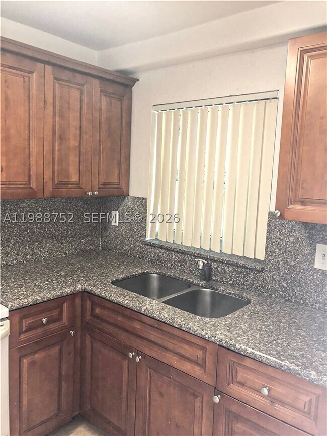 Building Photo - 4415 W 10th Ln