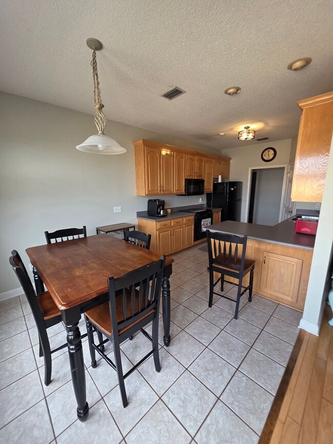 Building Photo - Available March! Non-Furnished Unit!