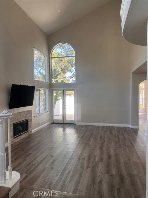 Building Photo - 14 E Greenbrier